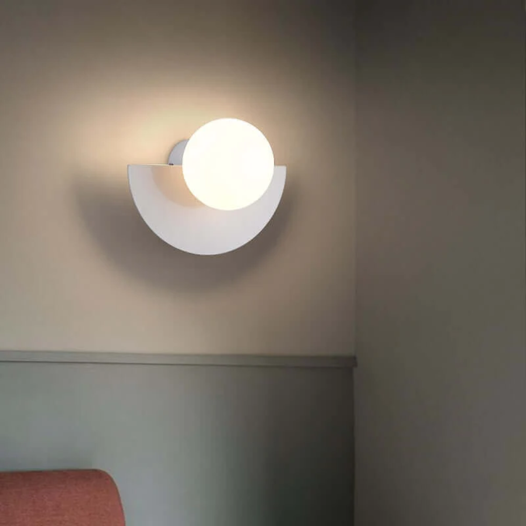Elegant Crescent LED Wall Light for Indoor Spaces - 28x20 cm