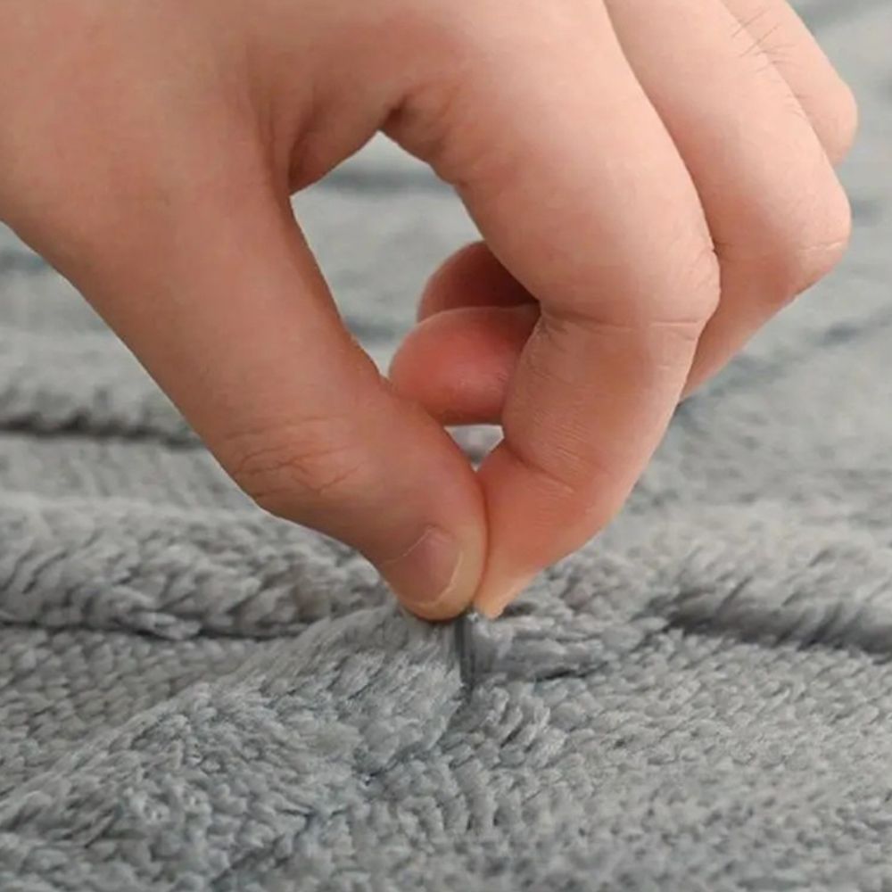 Luxurious Microfiber Bath Mat with Elegant Design