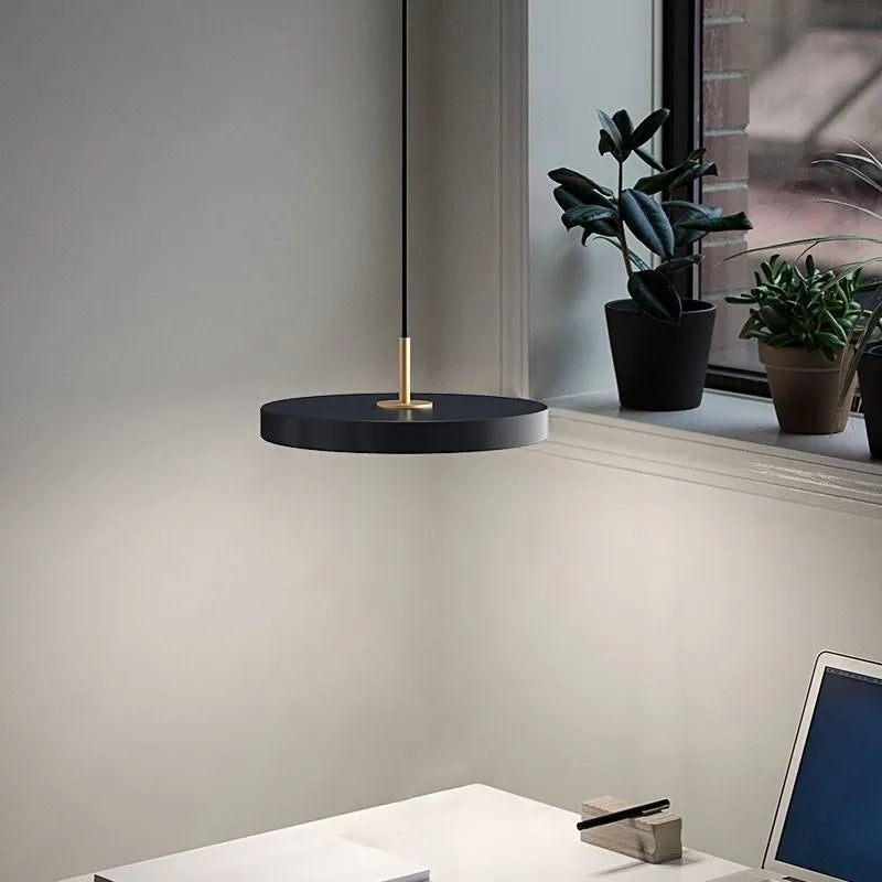 Sleek LED Hanging Light with Customizable Height – Ideal for Modern Spaces