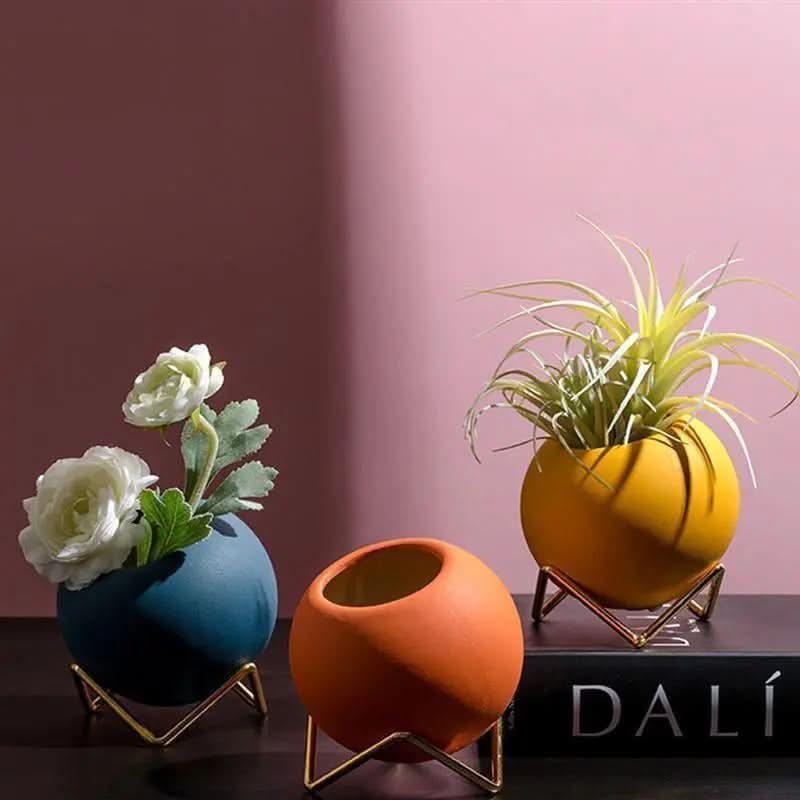 Stylish Ceramic Planter with Elegant Metal Stand
