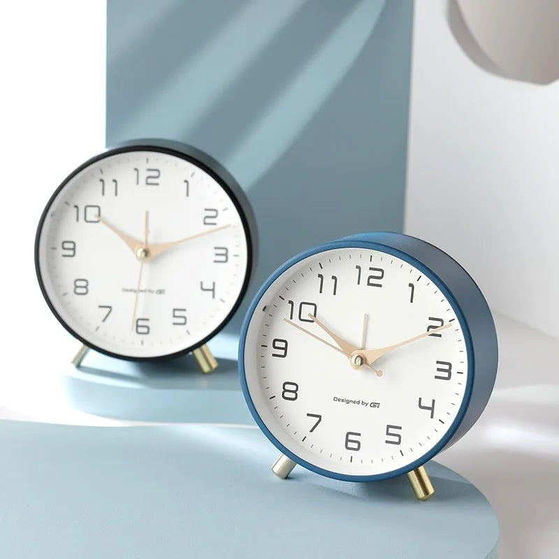 Serene Scandinavian Table Clock – A Touch of Minimalist Elegance