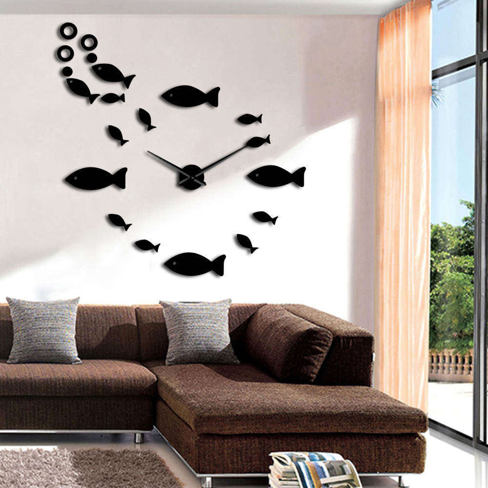 Elegant Fish-Inspired Wall Clock with Quartz Accuracy