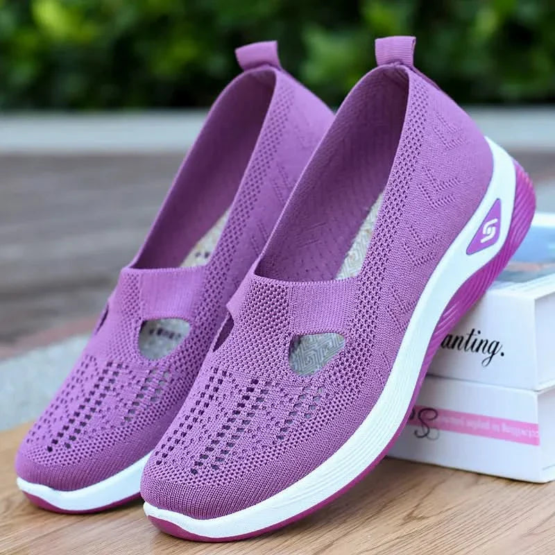 Lightweight Women's Sneakers with Soft Cushioning and Breathable Design