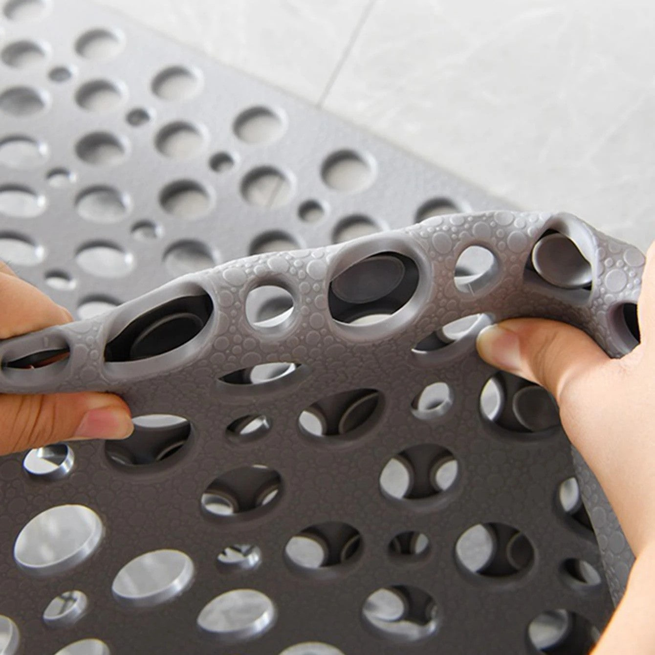 Secure Grip Bath Mat with Superior Drainage – Quick-Drying Safety Solution