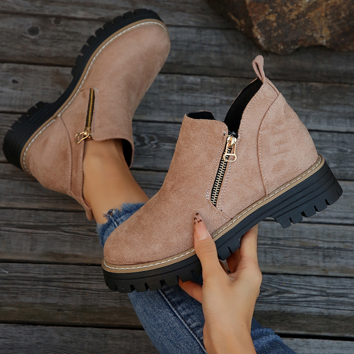 Chic and Cozy Women's Boots | Insulated Winter Footwear