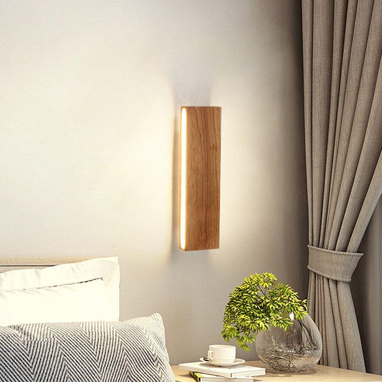 NatureGlow Solid Wood LED Wall Fixture – Minimalist Charm