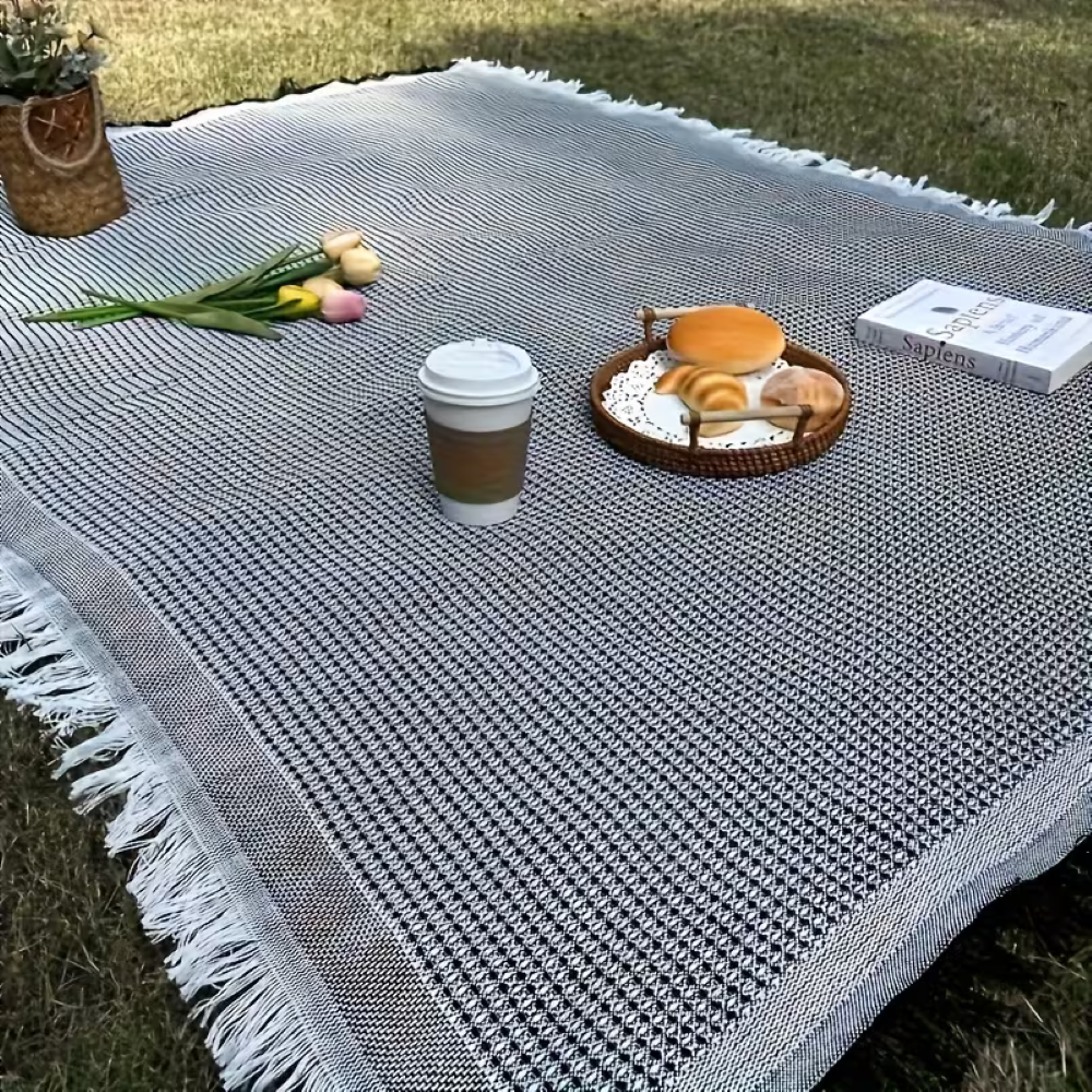 Large Foldable and Lightweight Outdoor Picnic Blanket