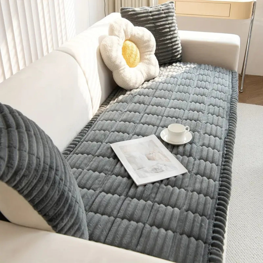 Luxurious Sofa Shield with Tailored Edges – Cozy Microfiber Cover for Pets