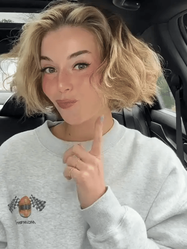 Compact Straightening Brush for Effortless Hair Styling