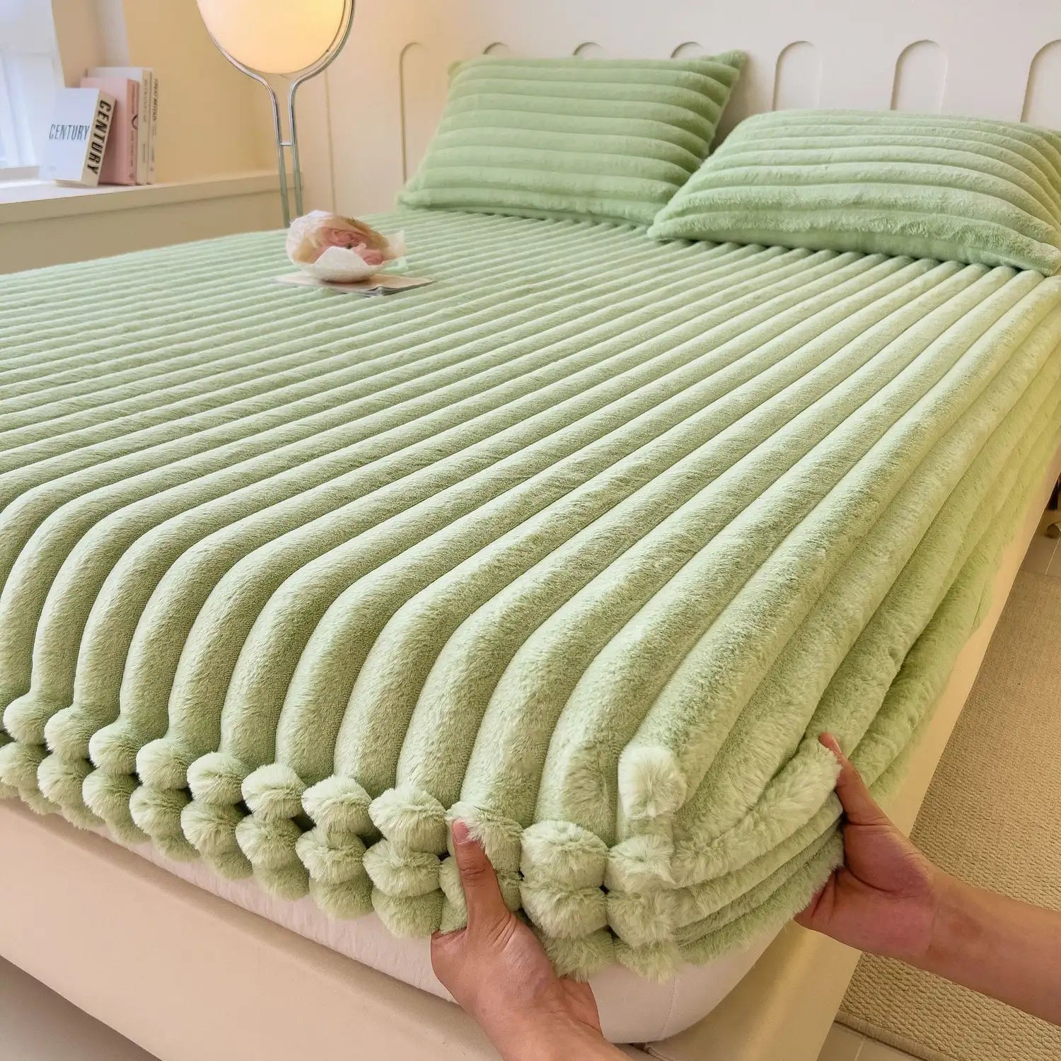 Luxurious Velvet Fitted Sheet - Soft Comfort & Secure Fit