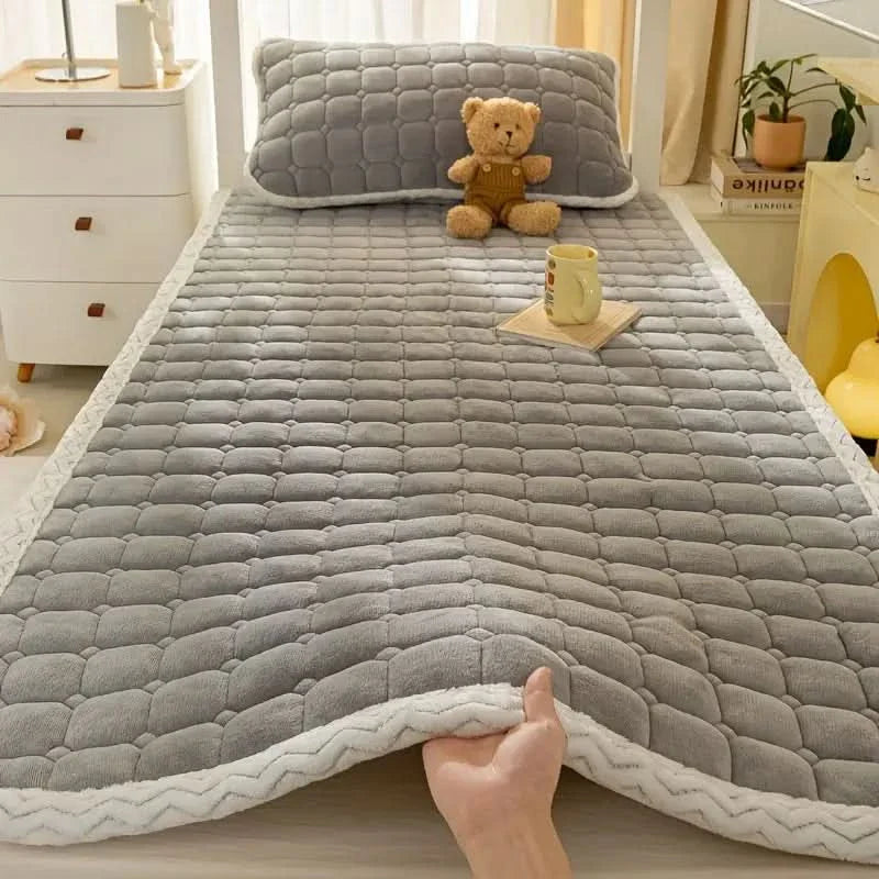 Soft Velvet Bedding Protector for a Cozy Milk-like Comfort