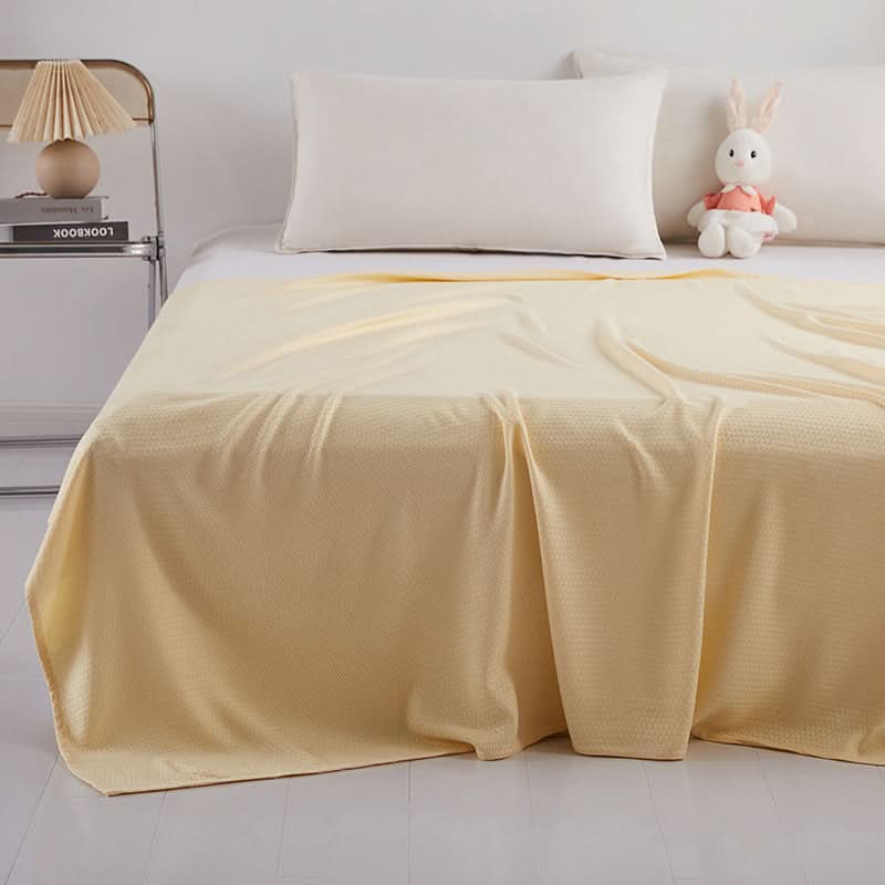 Lightweight Summer Quilt Made of Bamboo Fiber for Comfort