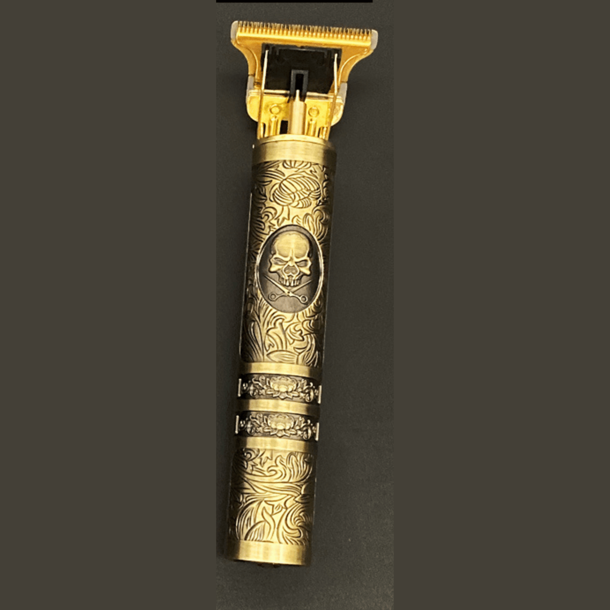 Battery Operated Precision Beard Trimmer with Ergonomic Design