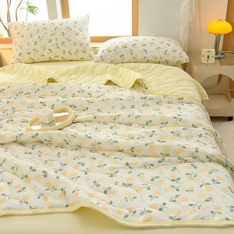 Floral Summer Comfort Blanket – Soft and Breathable Design