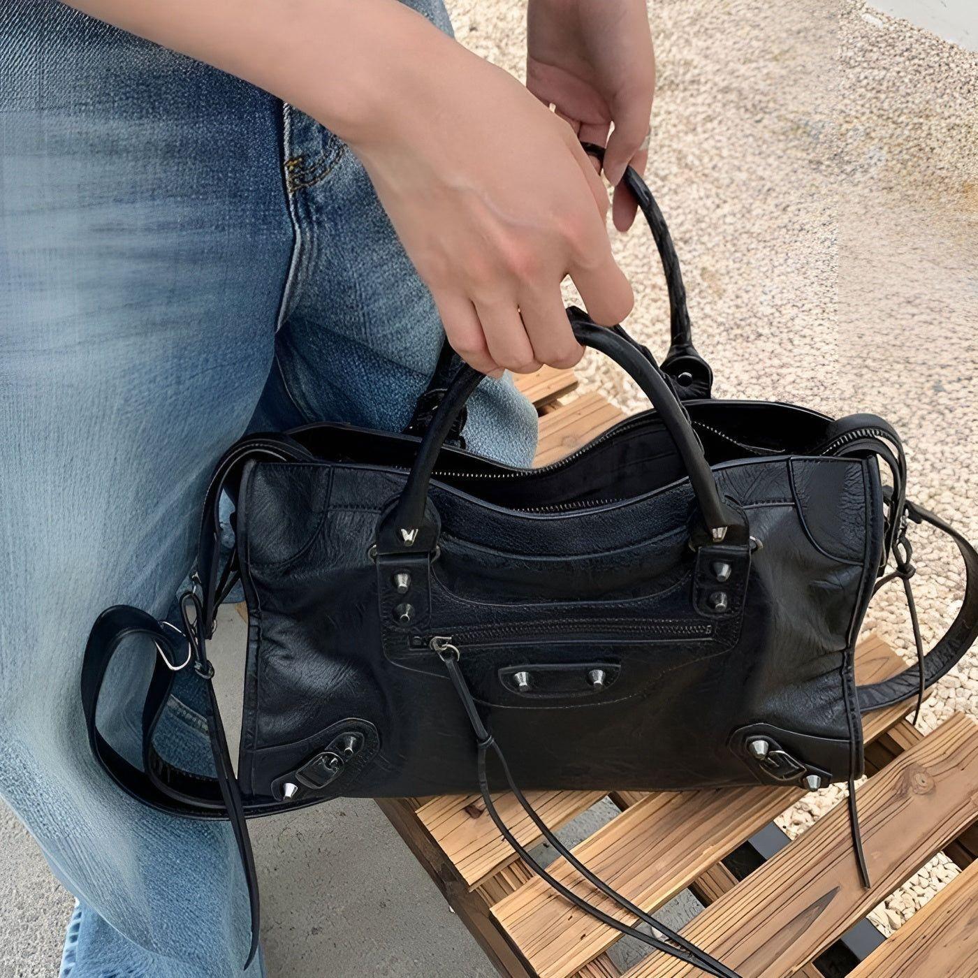 Sophisticated Large Capacity Tote for Everyday Elegance