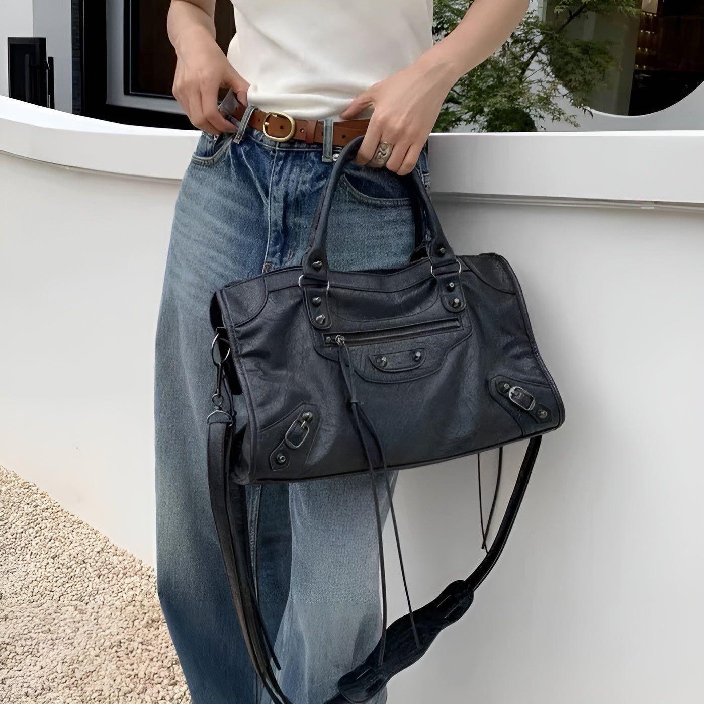 Sophisticated Large Capacity Tote for Everyday Elegance