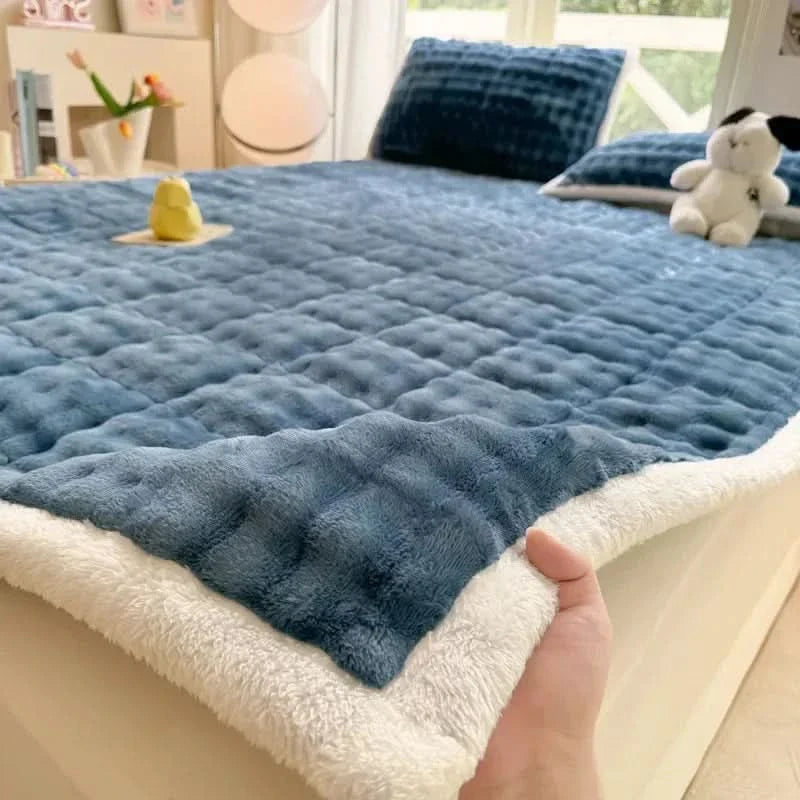 Foldable Plush Mattress Cover for Warm Comfort