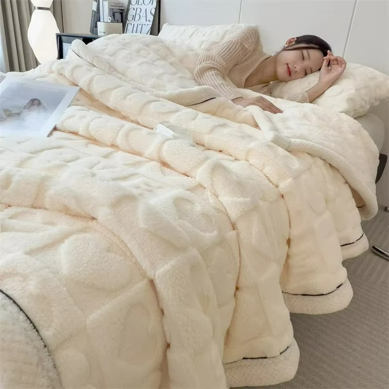 CozyComfort Fleece Blanket - Lightweight & Versatile