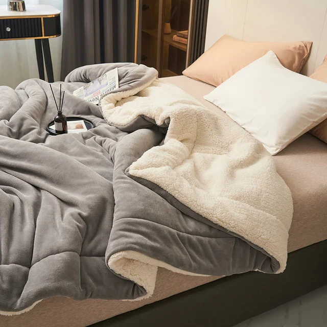 CozyNest – Premium Soft Fleece Throw Blanket