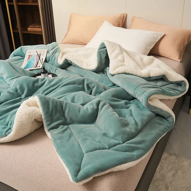 CozyNest – Premium Soft Fleece Throw Blanket
