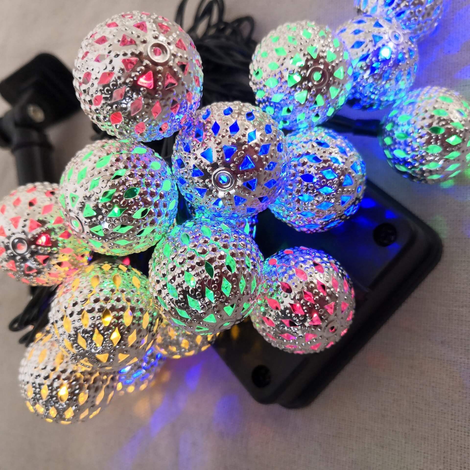 Enchanting Solar Lantern String Lights with Vibrant LED Colors