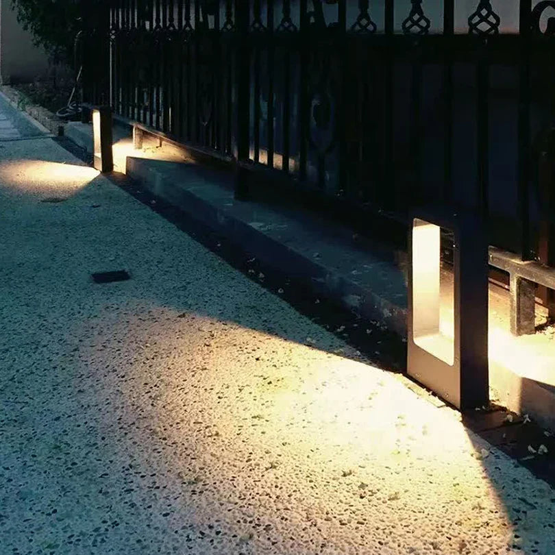LumiGlow - 15W Stylish Outdoor Landscape Light for Your Garden