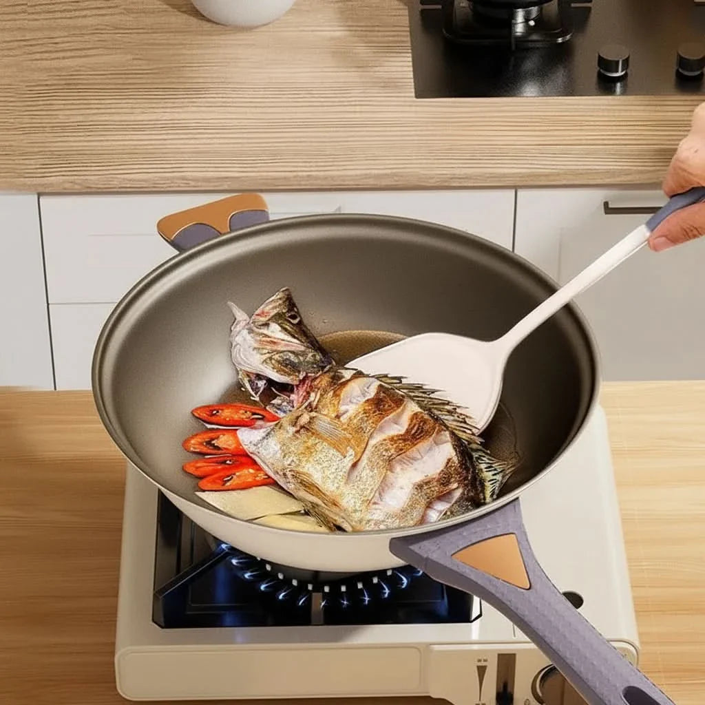 Contemporary Dual-Tone Stir Fry Pan for Modern Cooking