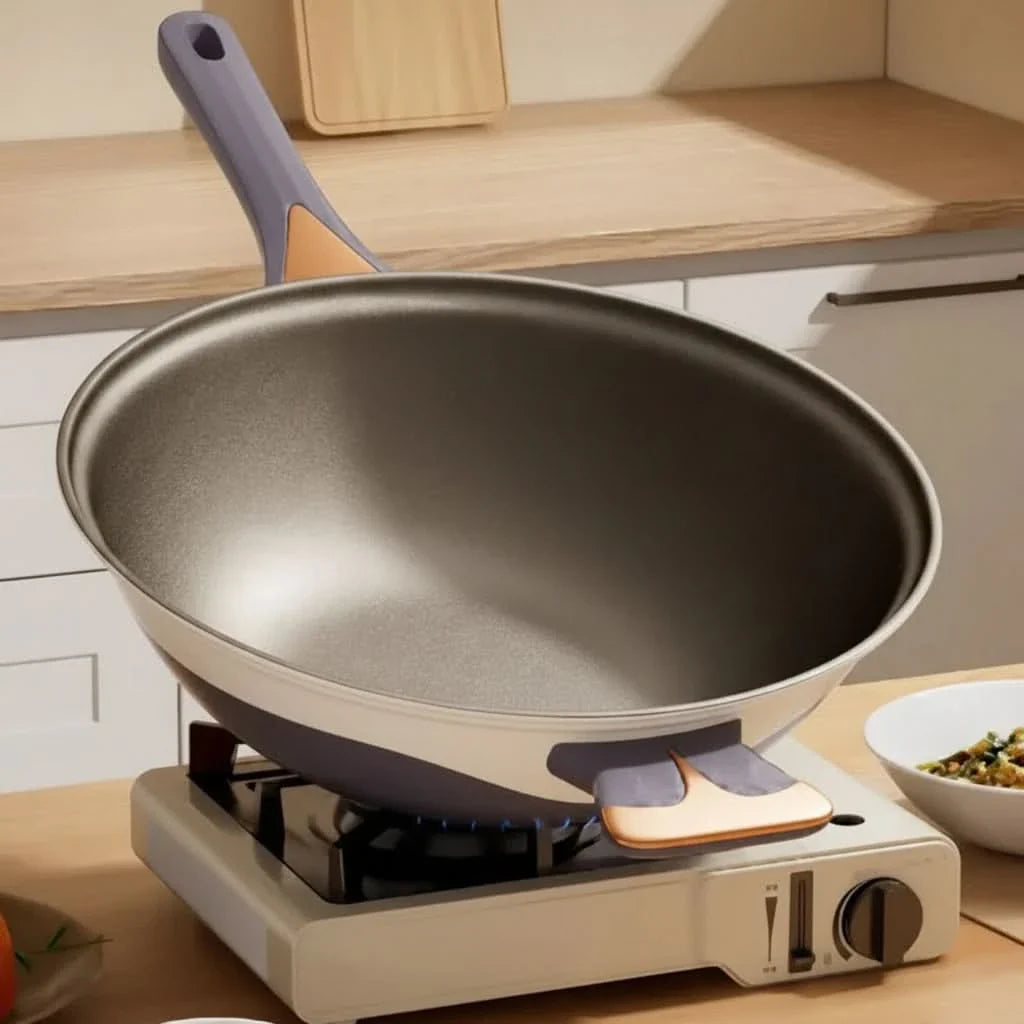 Contemporary Dual-Tone Stir Fry Pan for Modern Cooking