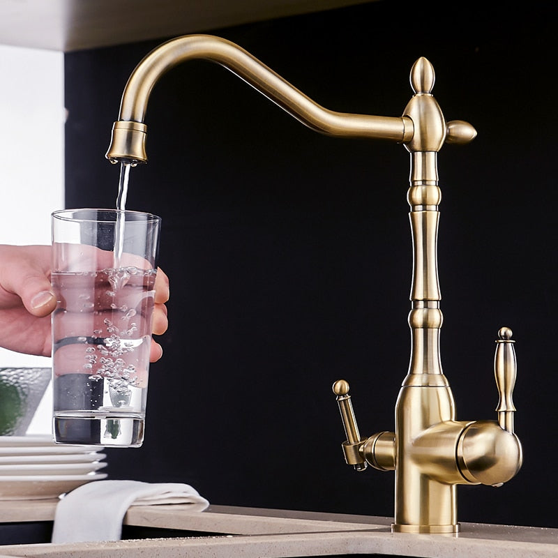Elegant Kitchen Faucet with 360-Degree Rotating Spout and Sturdy Brass Build