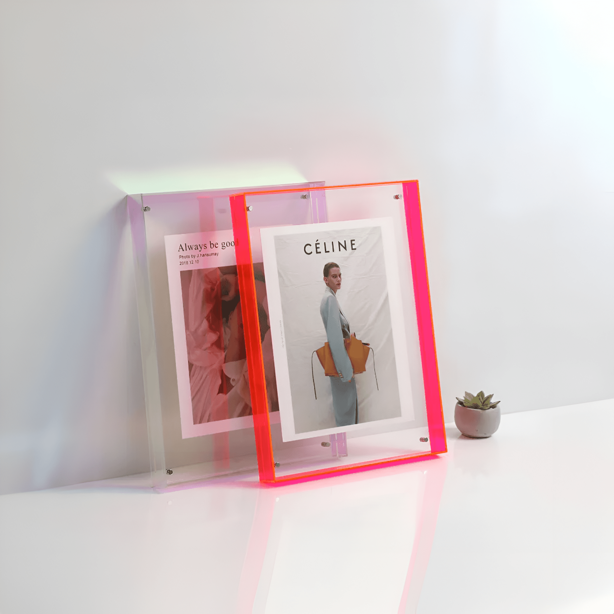 Minimalist Acrylic Photo Frame – Clear Transparent Design