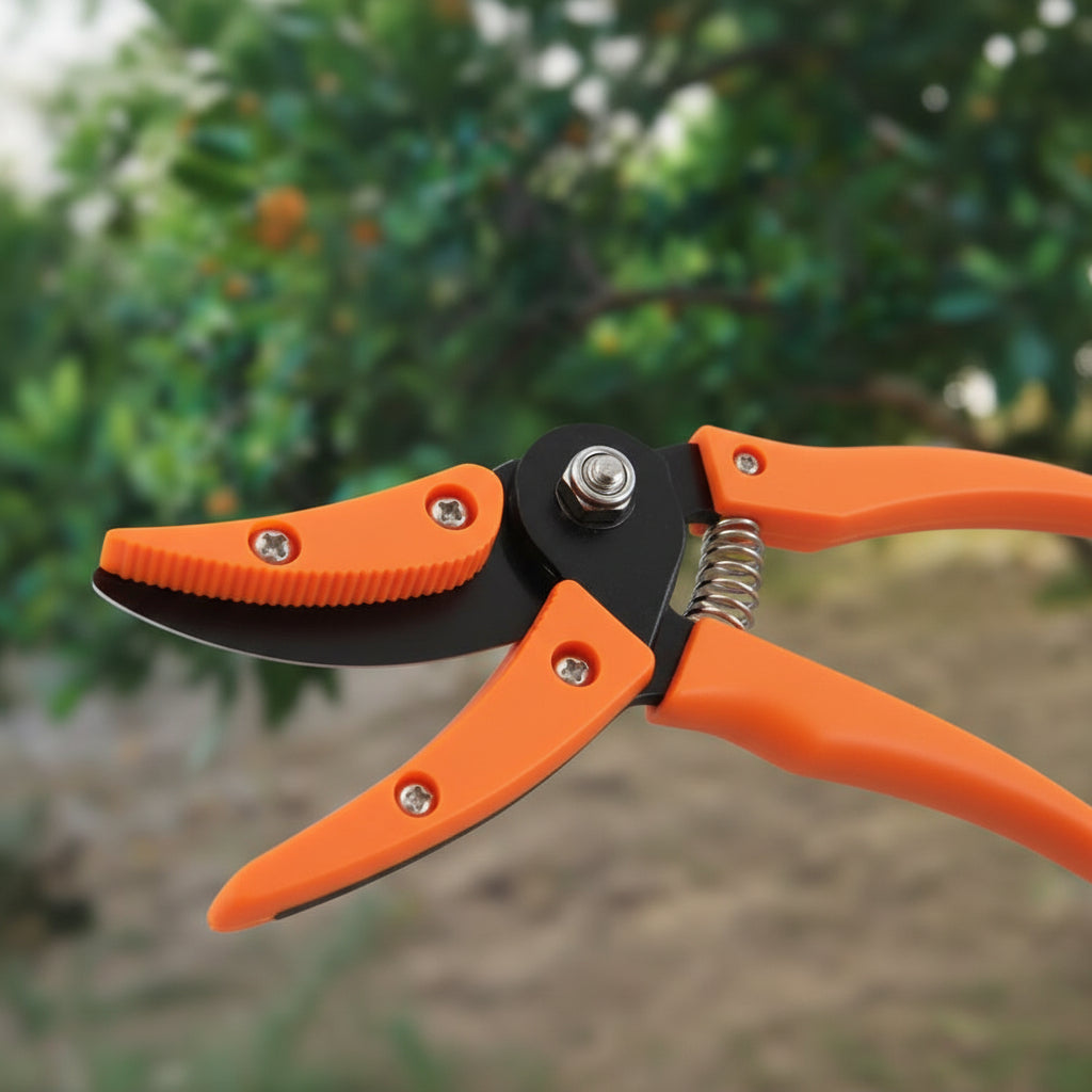 GardenMaster - Extendable Hedge Trimmer for Flawless Trimming