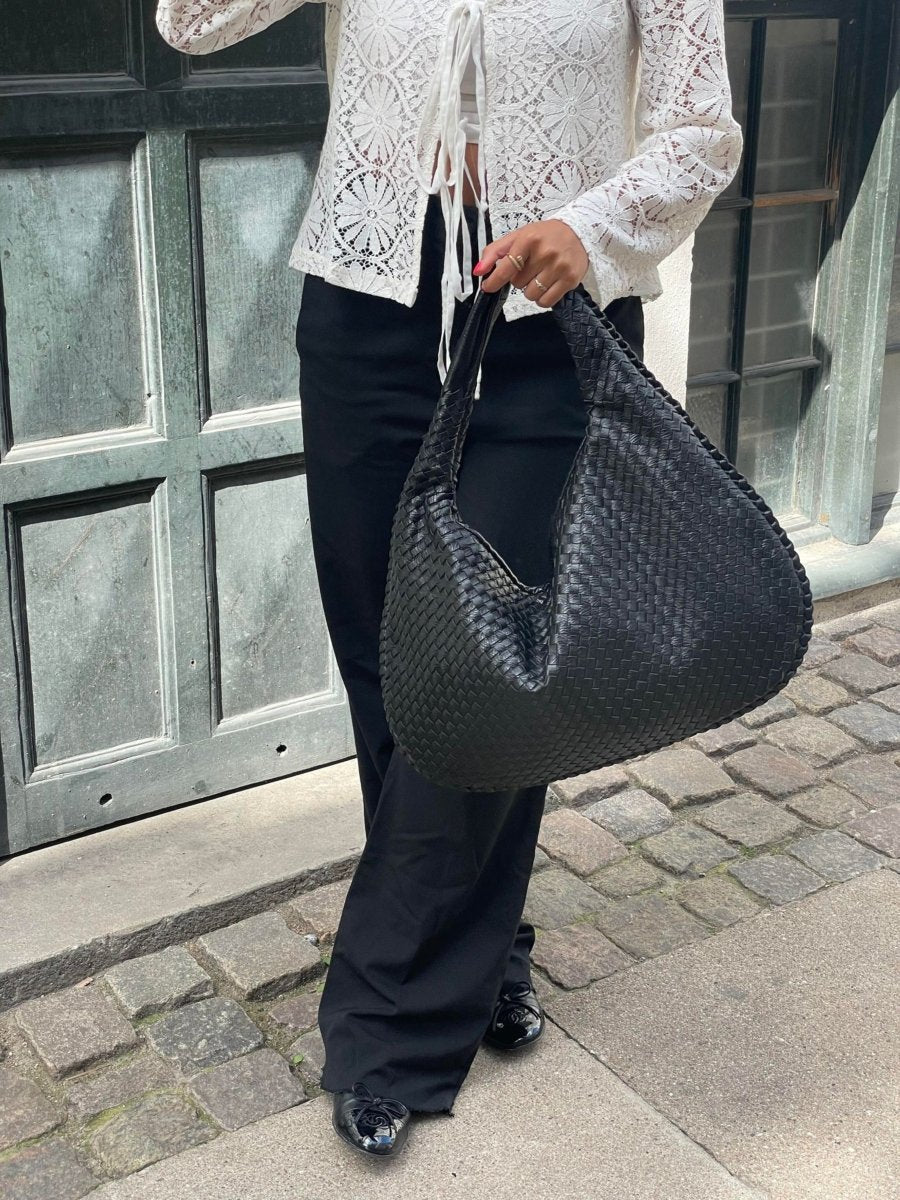 Woven Leather Hobo Bag with Secure Zipper – Crossbody Style