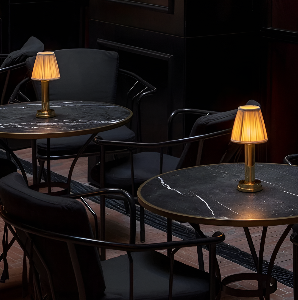 Elegant Dimmable Table Lamp with Fabric Shade for Any Room