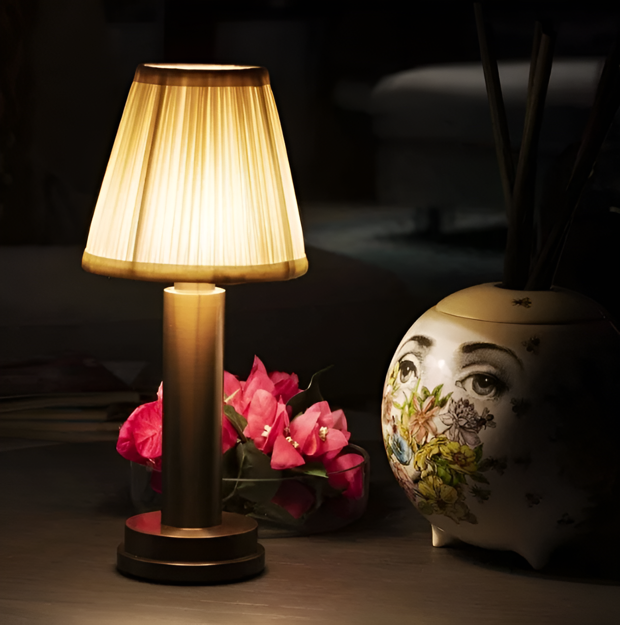 Elegant Dimmable Table Lamp with Fabric Shade for Any Room