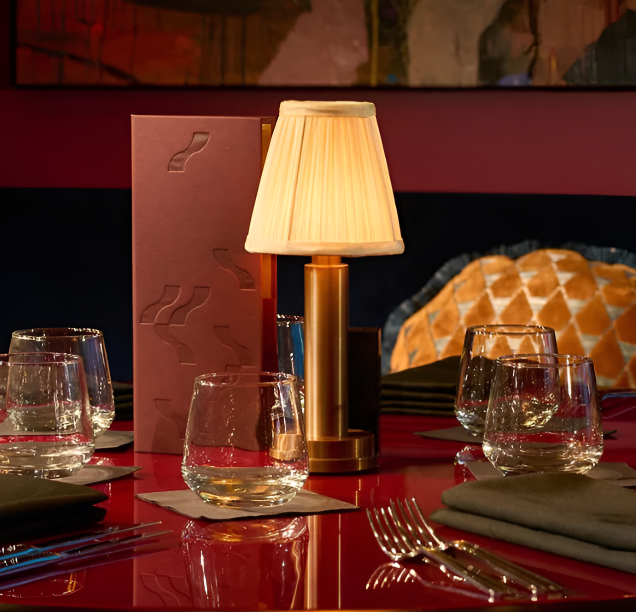 Elegant Dimmable Table Lamp with Fabric Shade for Any Room