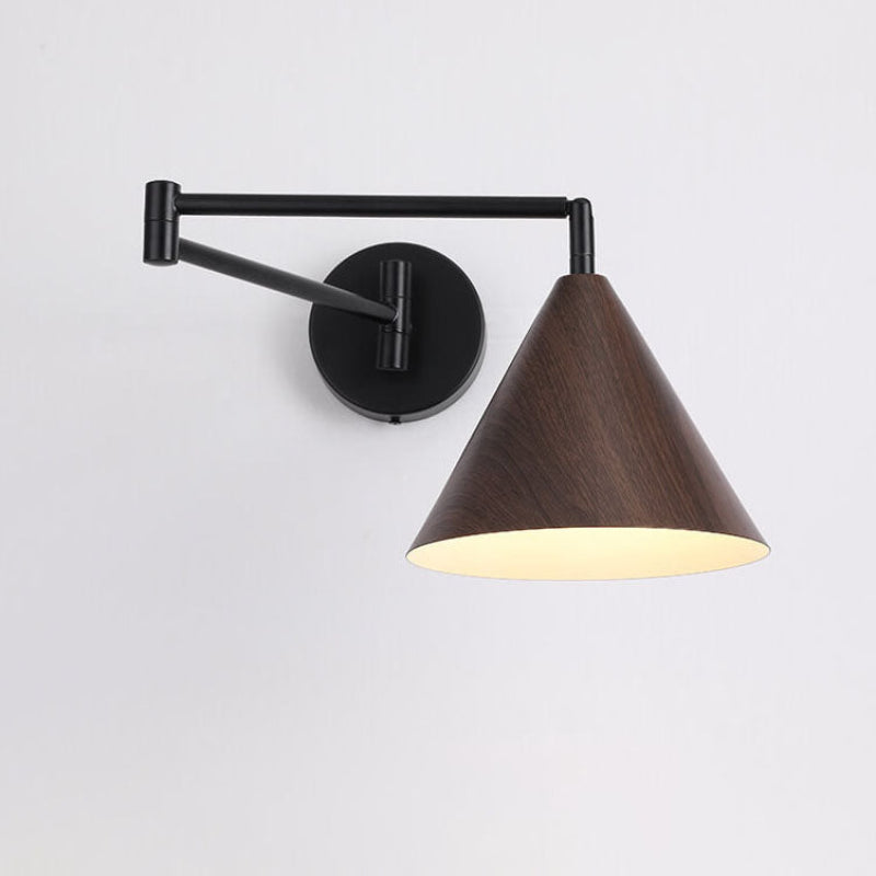 Versatile Wall Light with Adjustable Arm for Customized Illumination