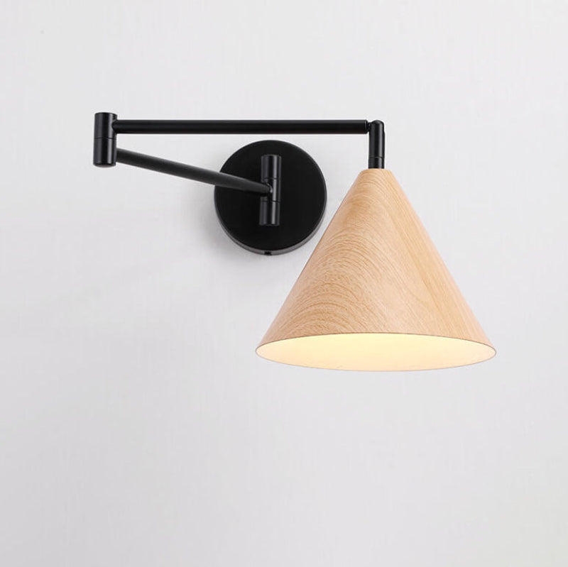 Versatile Wall Light with Adjustable Arm for Customized Illumination
