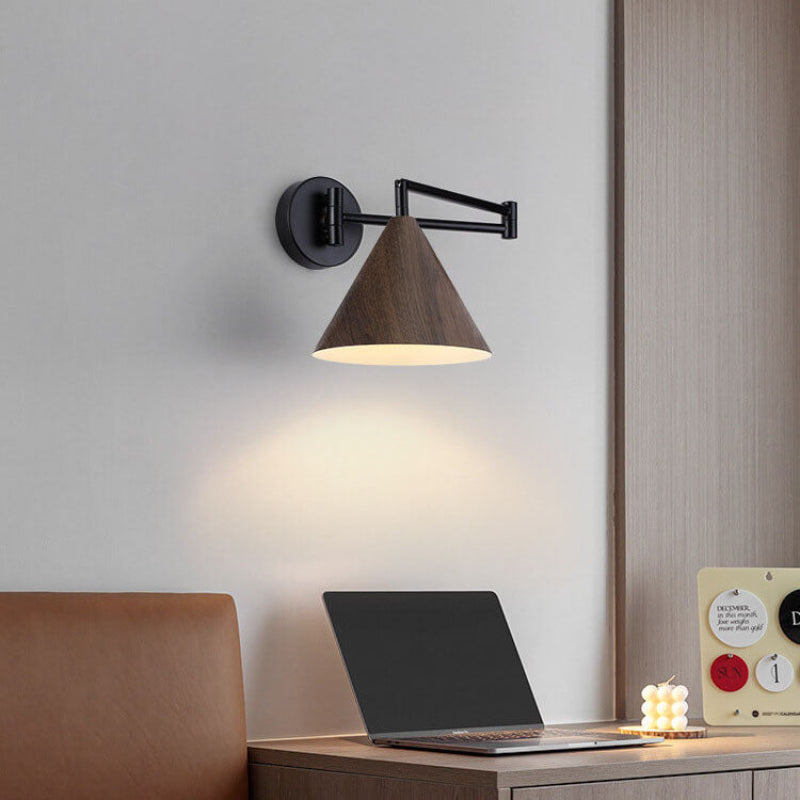 Versatile Wall Light with Adjustable Arm for Customized Illumination