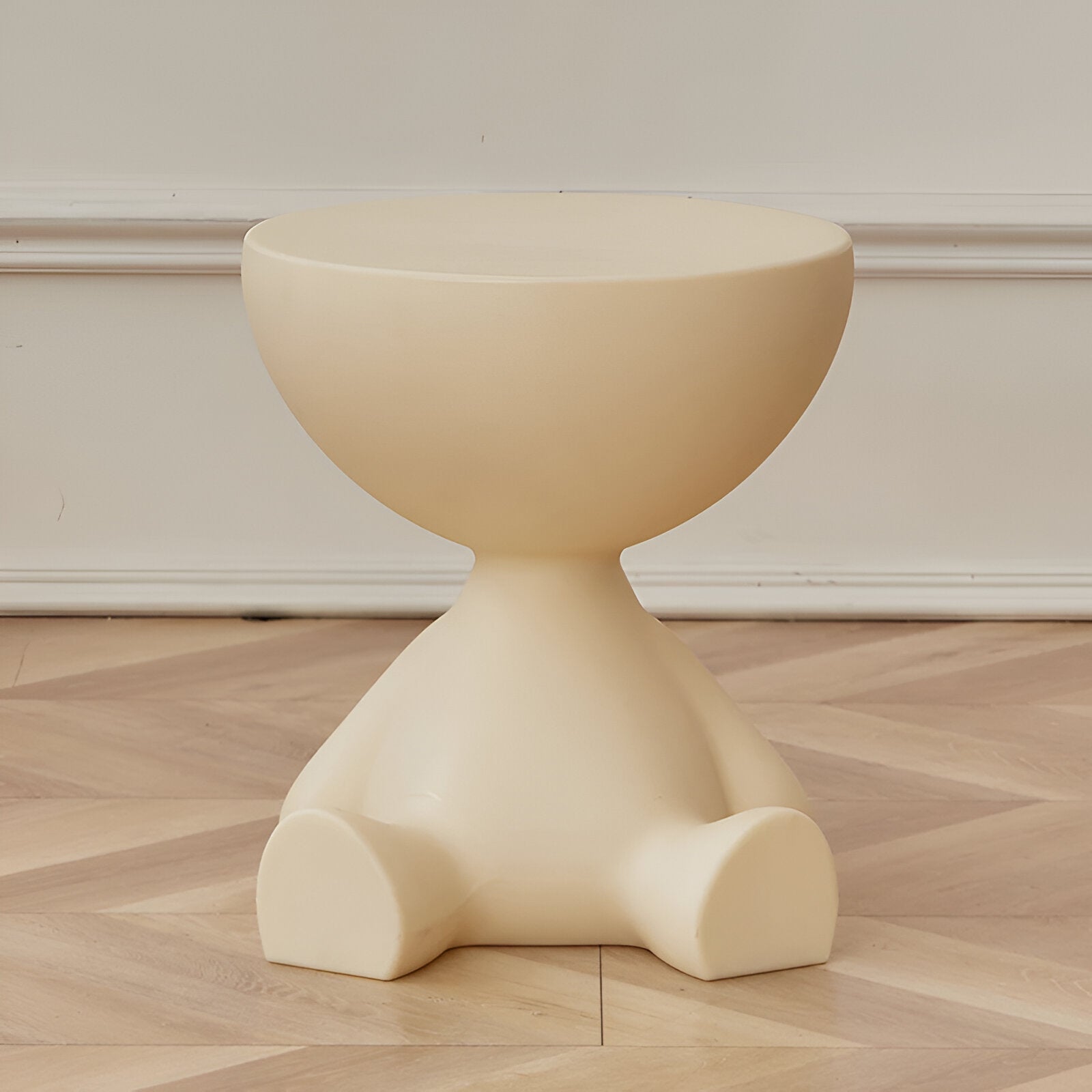 Chic Round Coffee Table for Modern Living Spaces