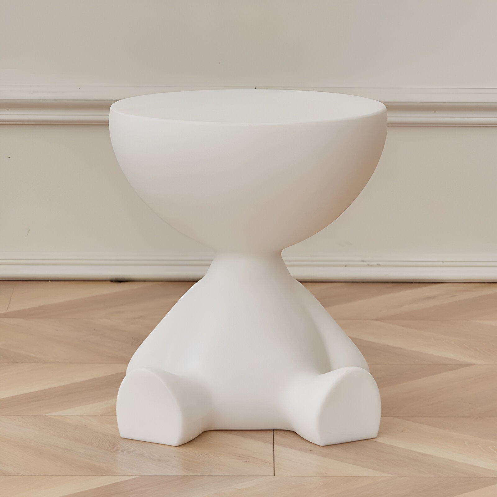 Chic Round Coffee Table for Modern Living Spaces