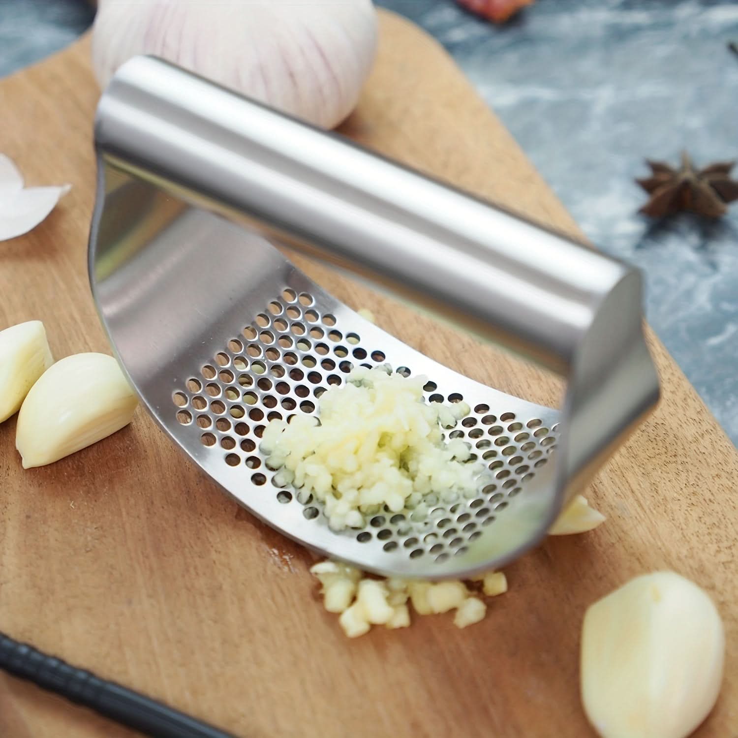 Manual Garlic Press - Handheld Crusher for Fresh Garlic