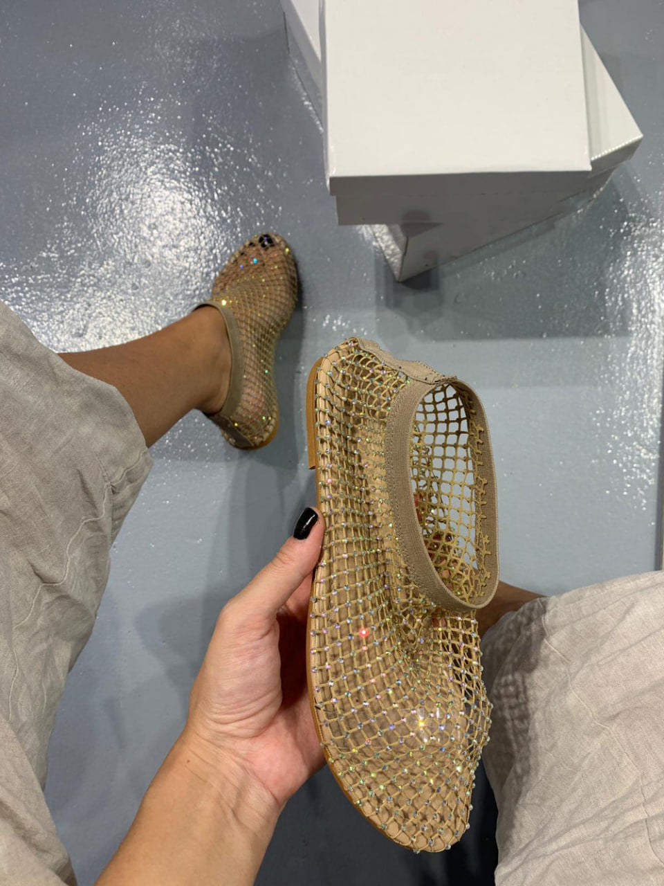 ZephyraLuxe™ — Step Confidently All Day with Breeze-Light Comfort and Sparkling Style