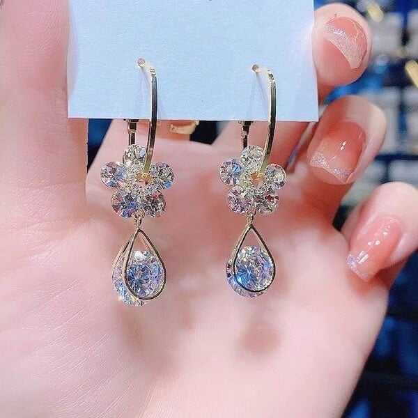 FloraLuxe™ Earrings — Ignite Every Room with Radiant Confidence and Timeless Sparkle