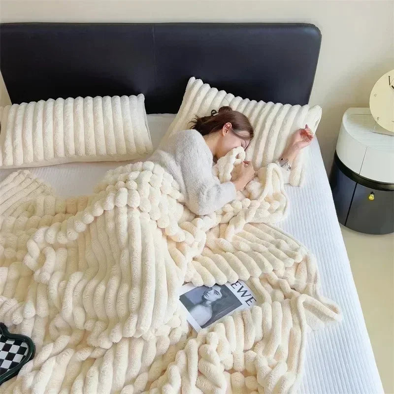 SnugNest™ Plush Blanket — Dive into Unmatched Warmth That Feels Like a Loving Embrace