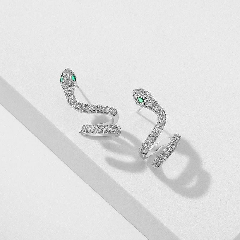 Serpessence™ — Ignite Instant Glamour with Featherlight Confidence