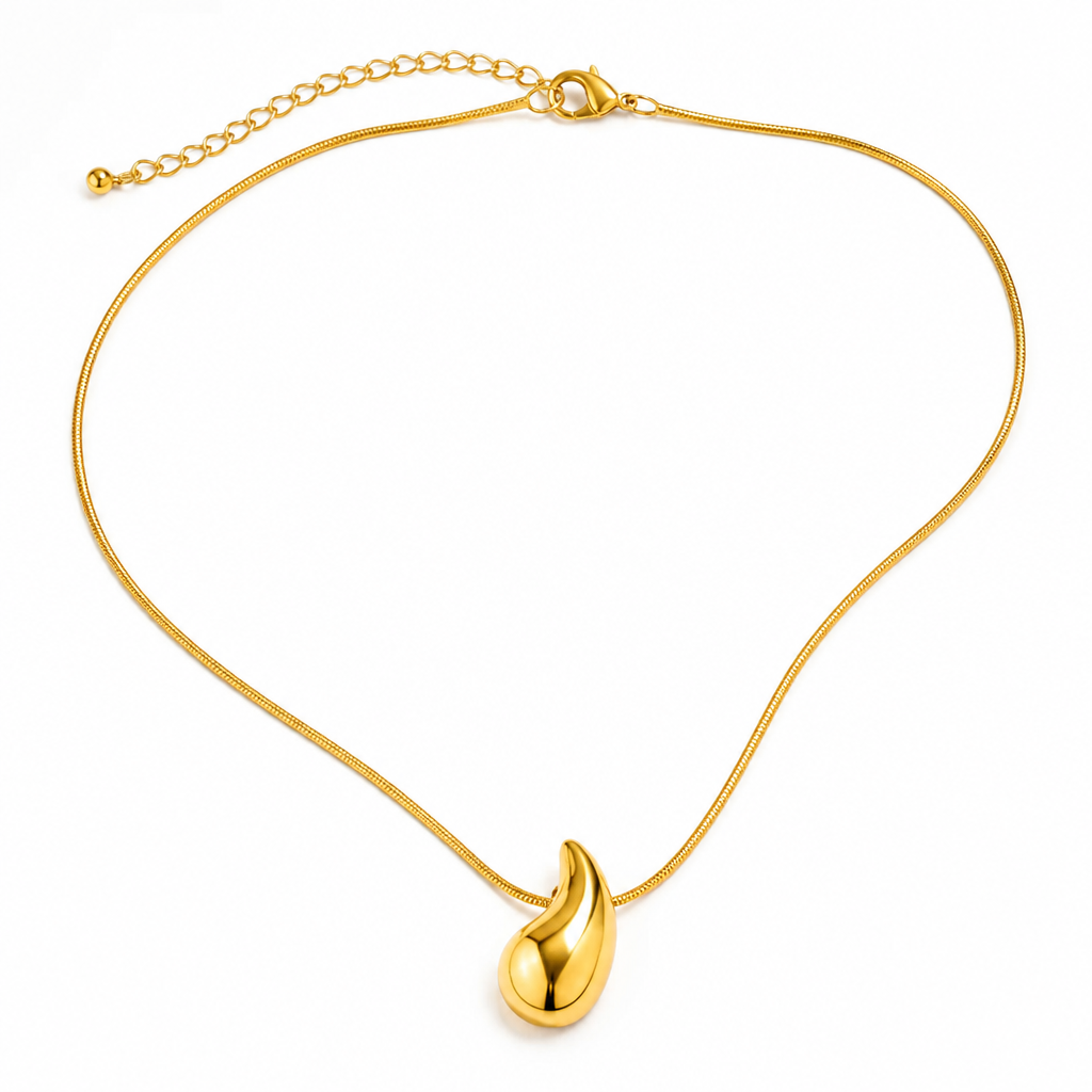 LumaVera™ – Carved Teardrop Gold Pendant Necklace