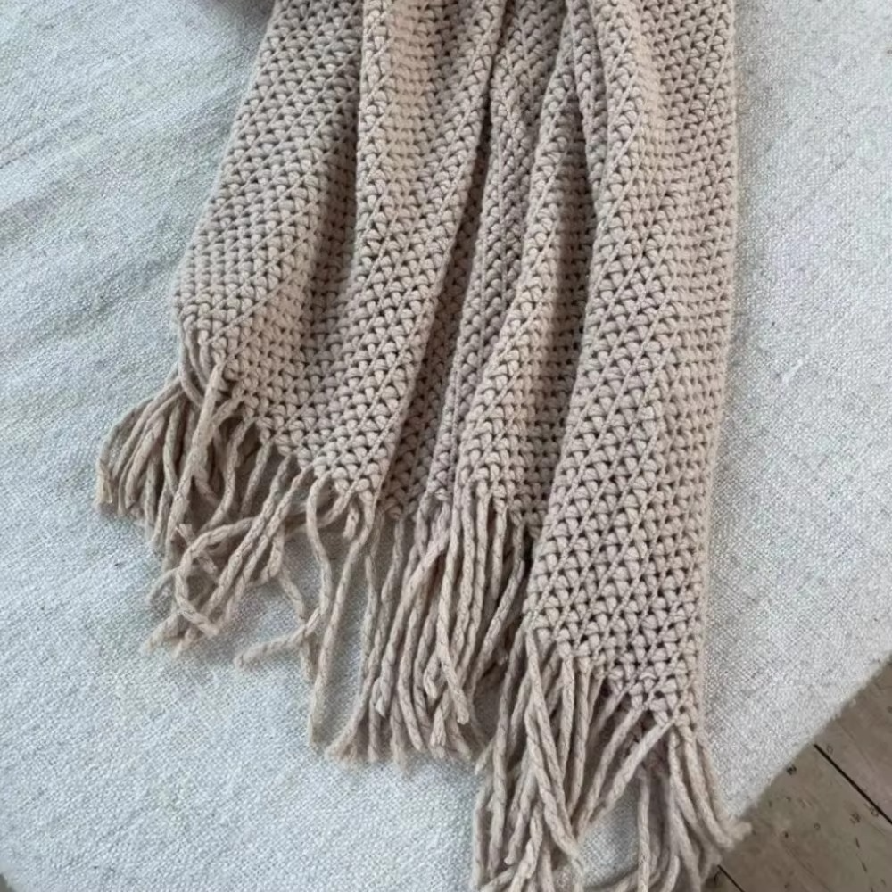 Cozy Textured Throw Blanket – Perfect for Home Relaxation