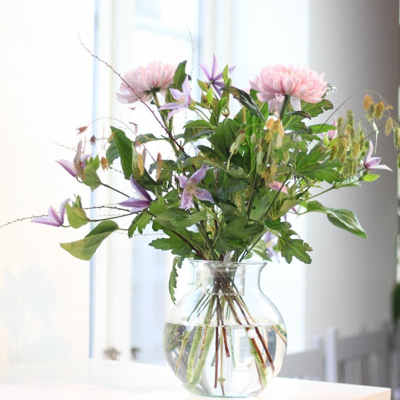 FloraLuxe™ — Keep Every Bouquet Fresh, Fierce, and Flawlessly Upright