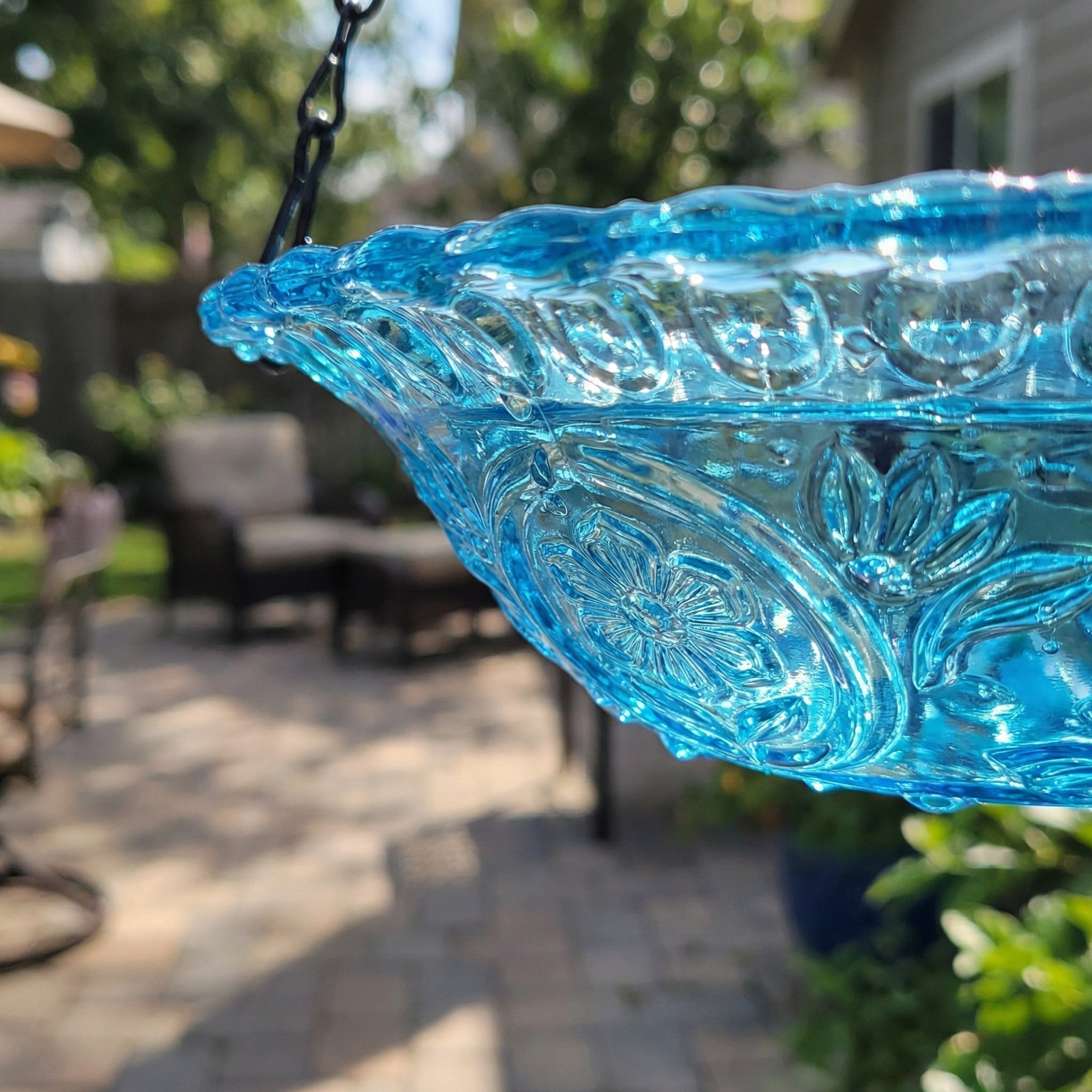 AuroraFlow™ — Transform Your Garden into a Sunlit Haven of Serenity and Birdsong