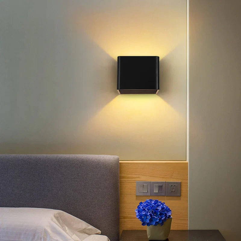 Light Cube™ - The wireless wall lamp with a touch of luxury!